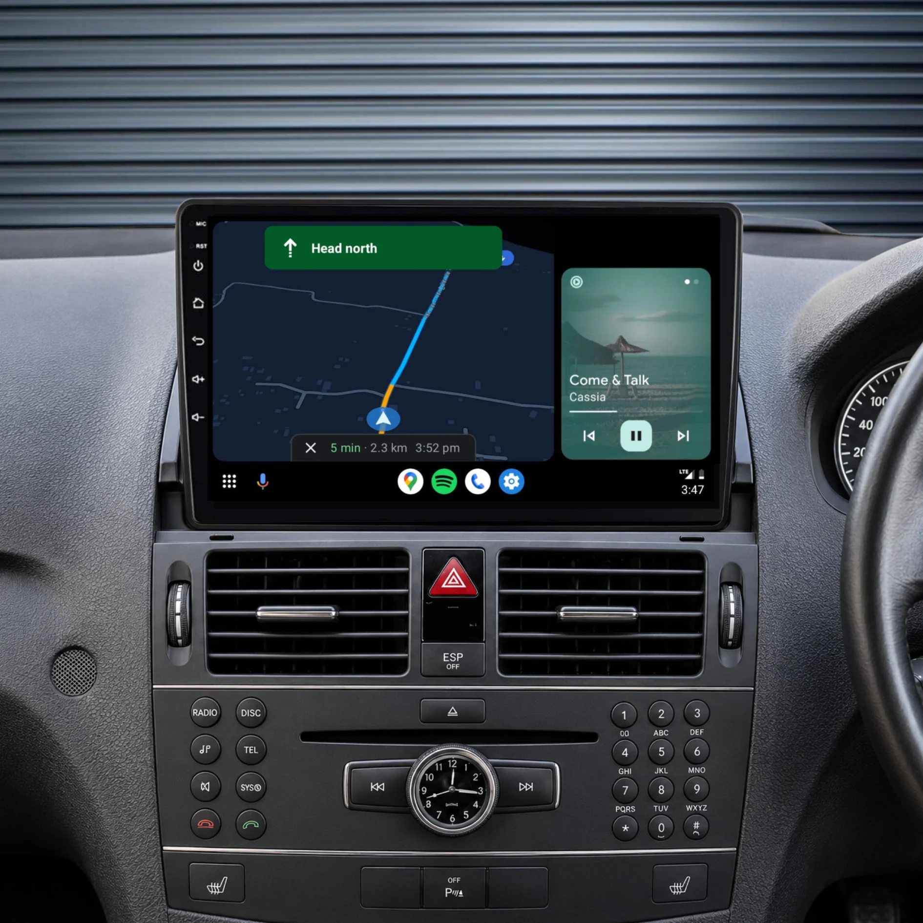 Benz C-Class / W204 S204 (2006-2011) Plug & Play Head Unit Upgrade Kit: Car Radio with Wireless & Wired Apple CarPlay & Android Auto - Image 4